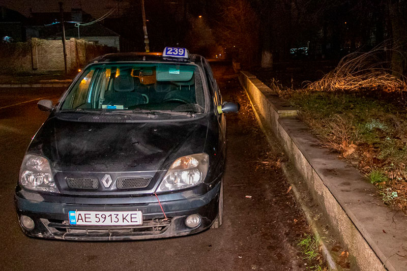 Днепр: в автомобиле нашли мертвого водителя такси (фото)