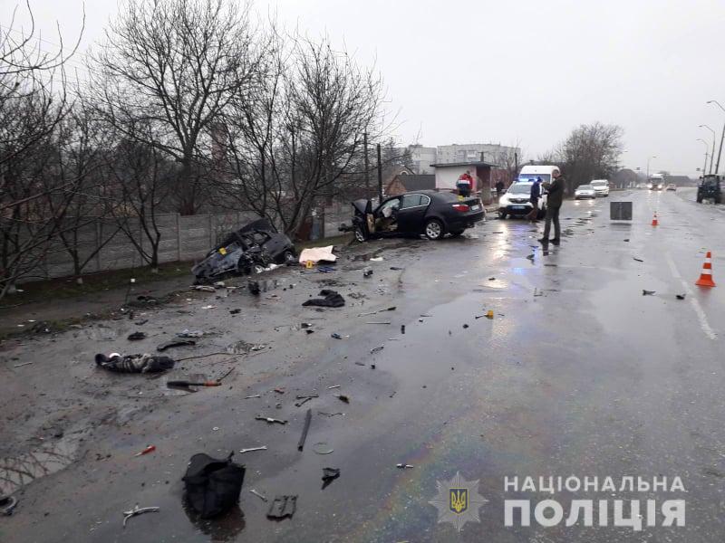 BMW на скорости влетел в такси с пассажирами — трое погибли на месте, девочка из Италии умерла в реанимации