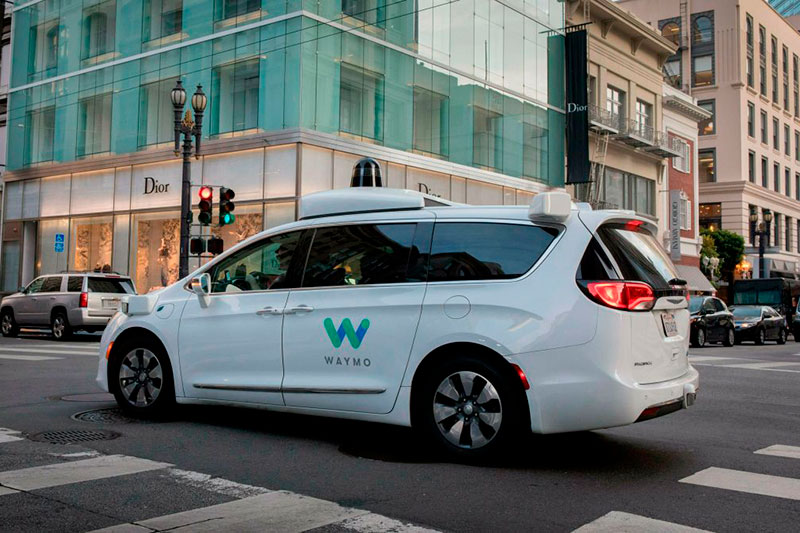 Беспилотное такси Waymo застряло на дороге и сбежало от техподдержки