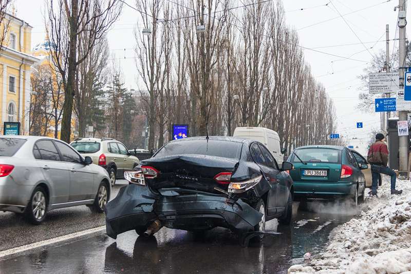 В центре Киева автомобиль Uklon попал в ДТП