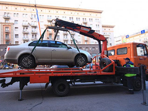 Более 400 нелегальных такси эвакуировали в Москве