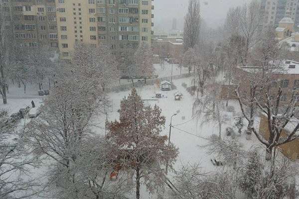 С первым снегом в Киеве подорожало такси 